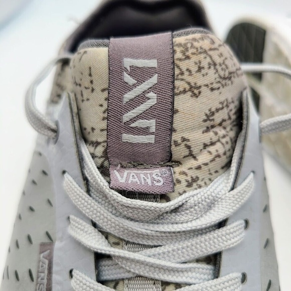 Athletic_Shoes